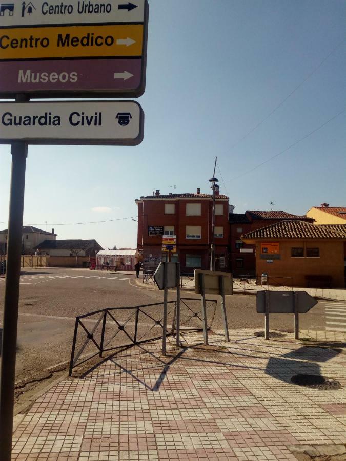 ホテル Apartamento Pension La Via Lactea Frómista エクステリア 写真